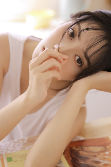 舌尖伸入湿嫩蜜汁呻吟